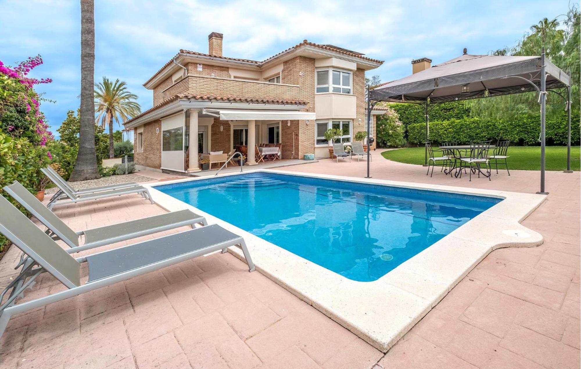 Vakantiehuis 5 Bedroom Awesome In *